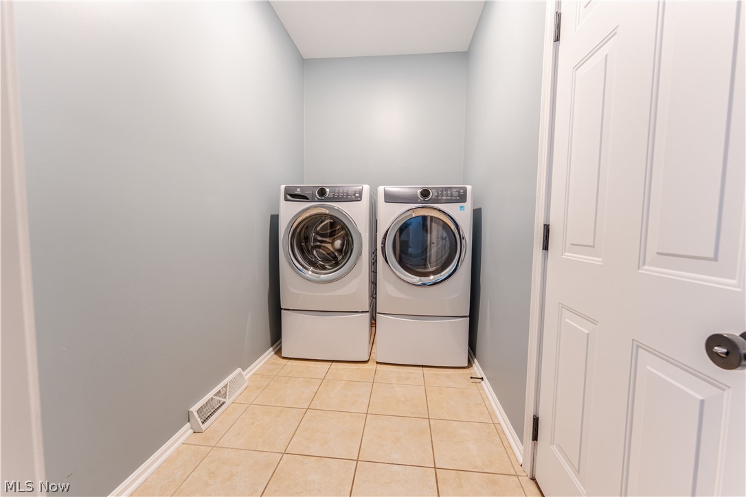1433 Logan Lane Wooster OH 44691