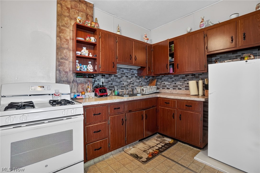 429 W Main Street Geneva OH 44041