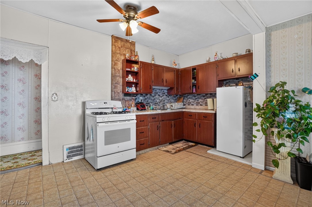 429 W Main Street Geneva OH 44041
