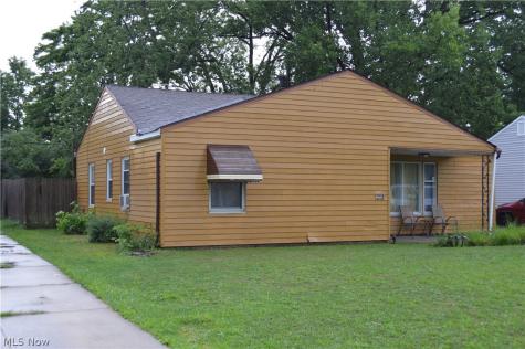 18206 Kares Avenue Cleveland OH 44122