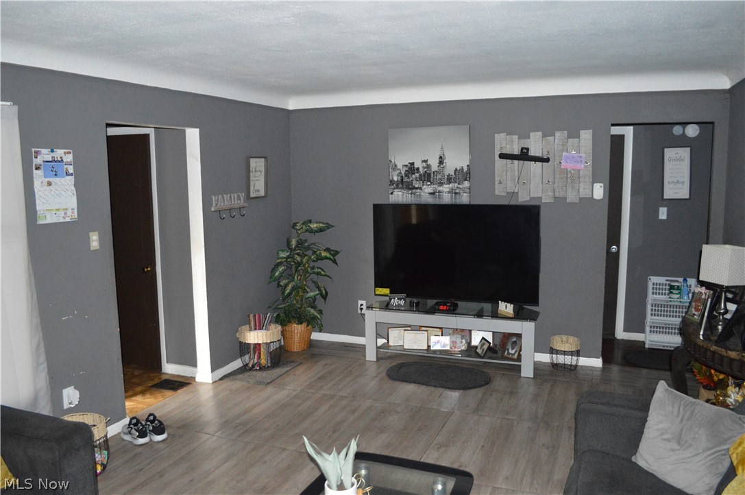 18206 Kares Avenue Cleveland OH 44122