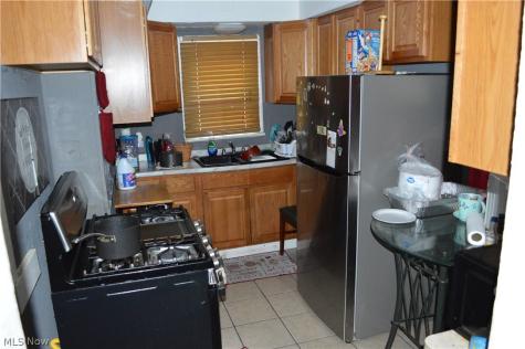 18206 Kares Avenue Cleveland OH 44122