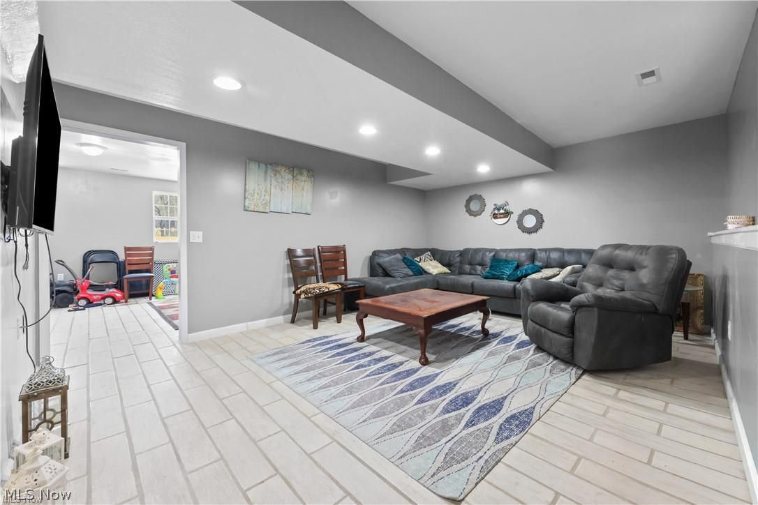 593 Silvercrest Road Wadsworth OH 44281