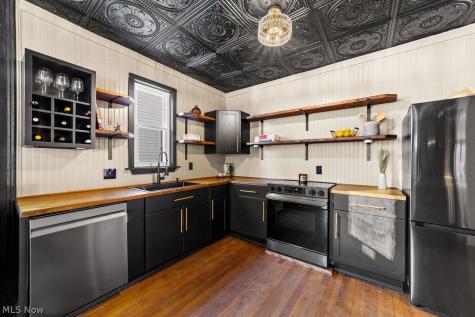 1362 W 61st Street Cleveland OH 44102