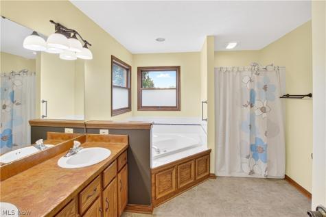 2633 Shamrock Way Wooster OH 44691