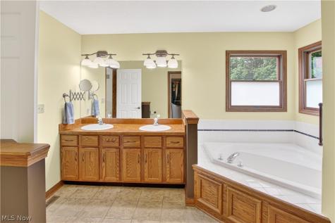 2633 Shamrock Way Wooster OH 44691