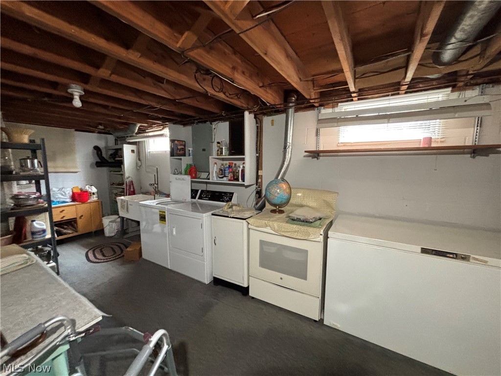 2552 Applegrove Street NW North Canton OH 44720