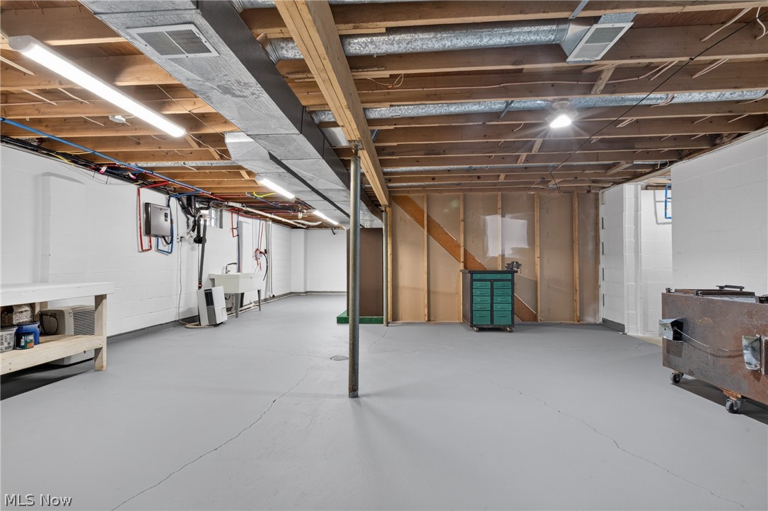 10533 Jones Road Diamond OH 44412