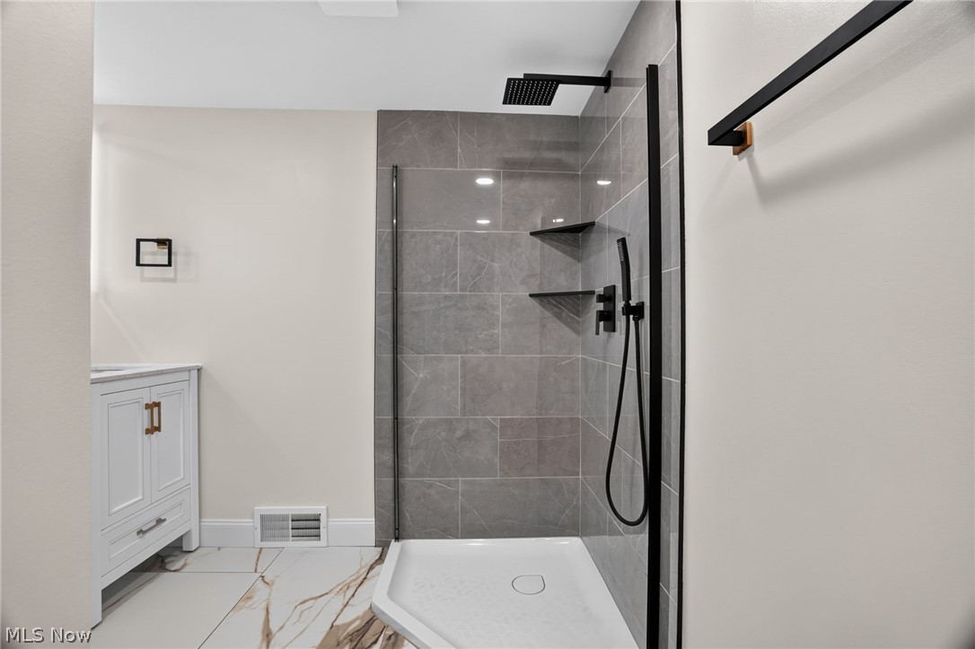1727 E 49th Street Ashtabula OH 44004
