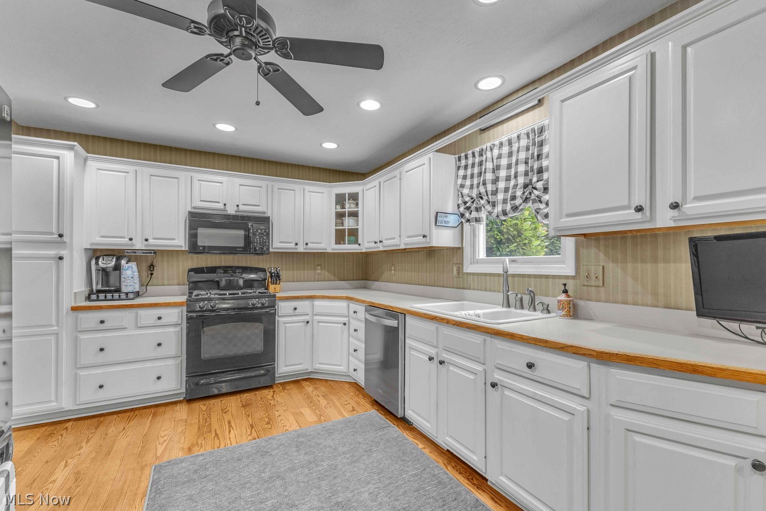 602 Elmwood Road Bay Village OH 44140