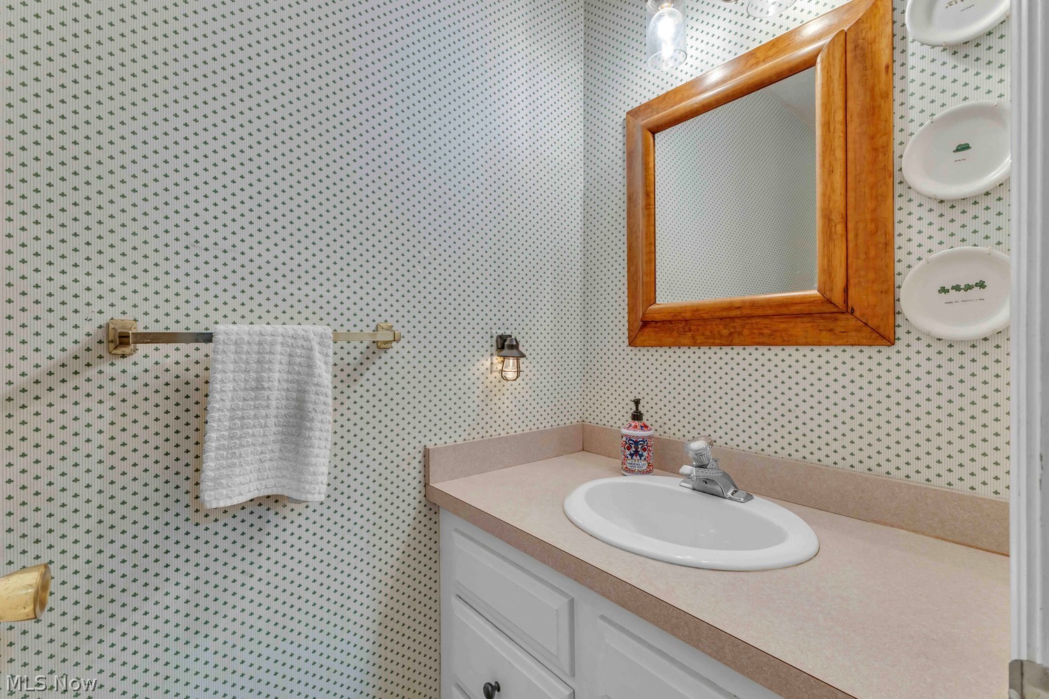 602 Elmwood Road Bay Village OH 44140