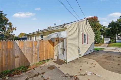526 Meadow Lane Cuyahoga Falls OH 44221