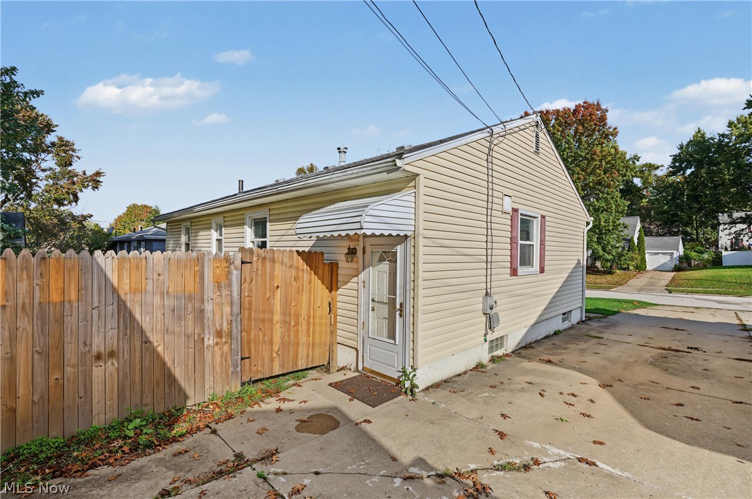 526 Meadow Lane Cuyahoga Falls OH 44221