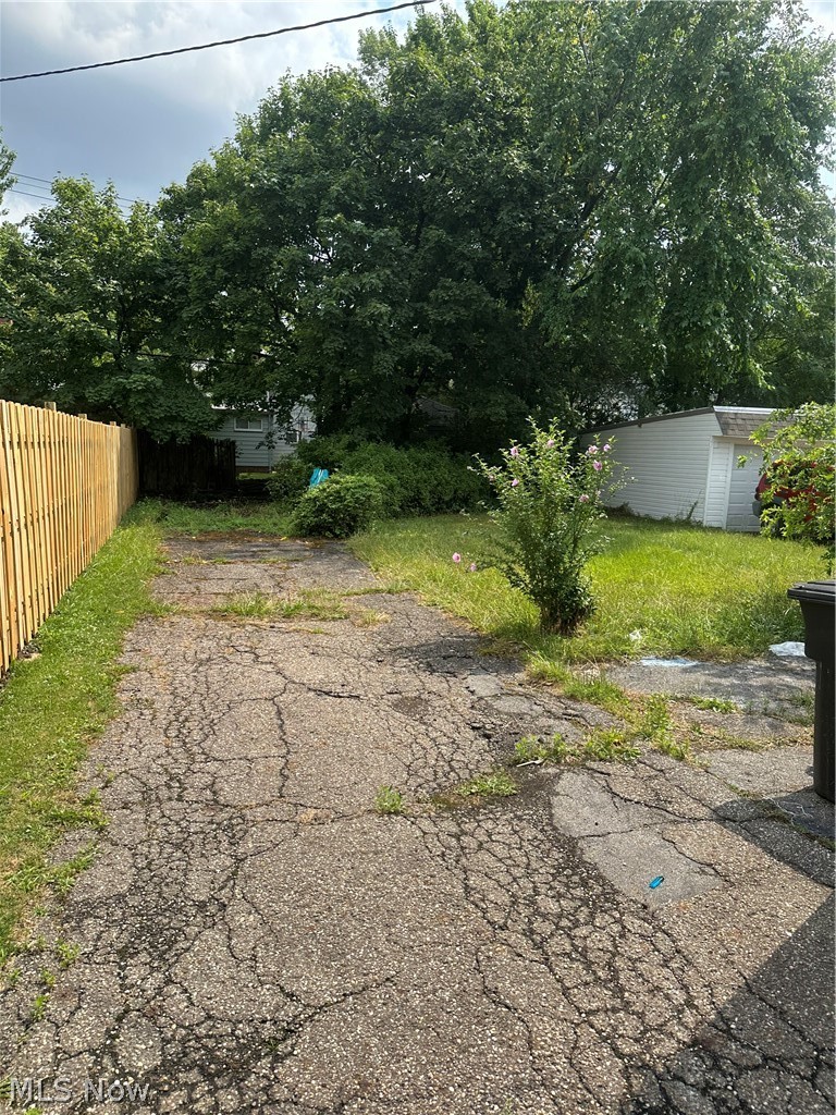 17312 Glendale Avenue Cleveland OH 44128
