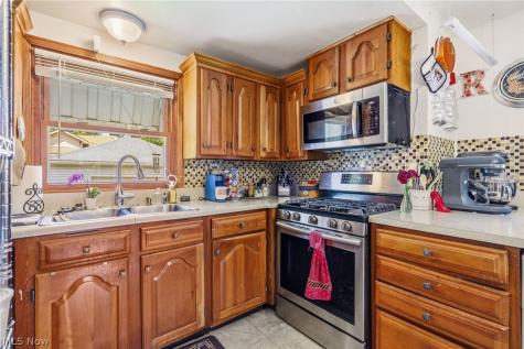 915 Clarendon Avenue NW Canton OH 44708