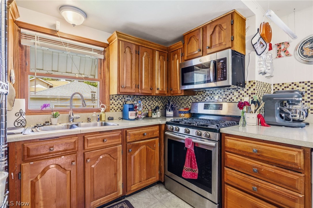 915 Clarendon Avenue NW Canton OH 44708
