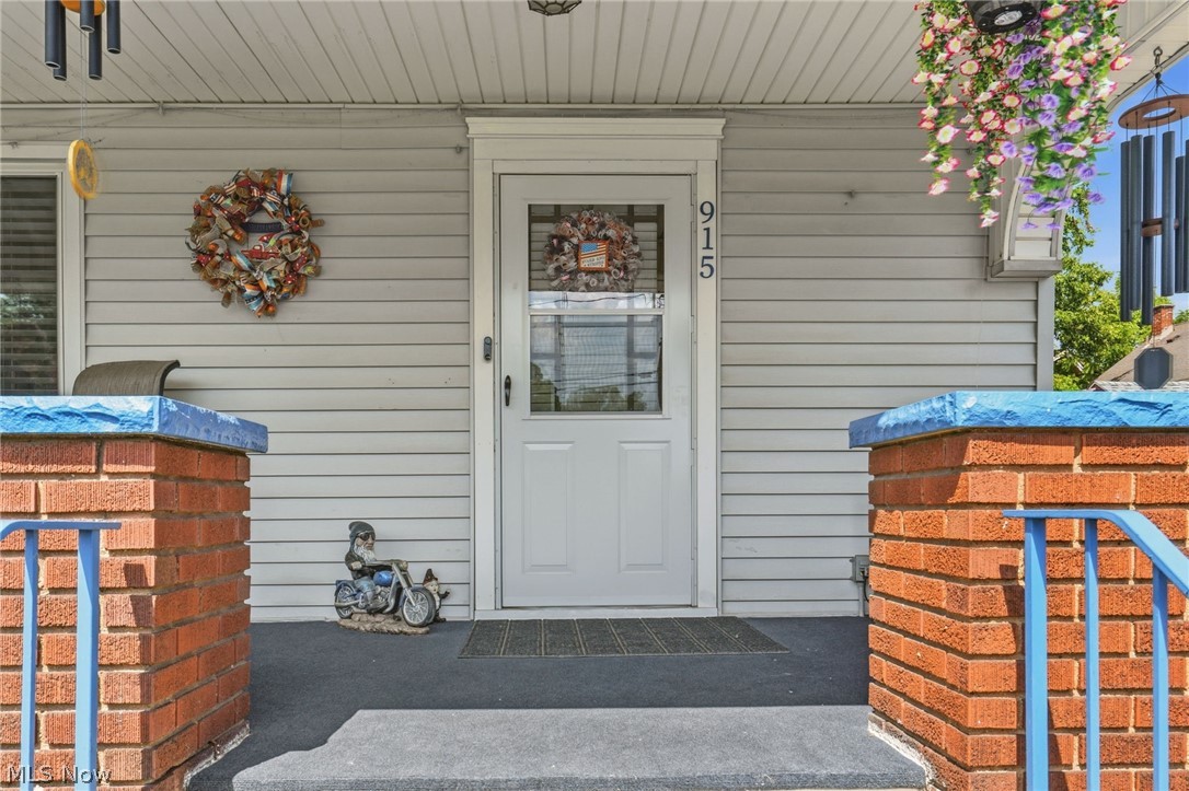 915 Clarendon Avenue NW Canton OH 44708