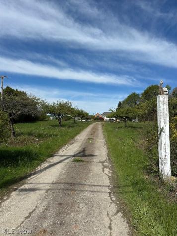 13576 Hale Road Burton OH 44021
