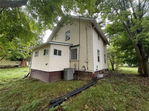 1033 Fairfield Road Alliance OH 44601