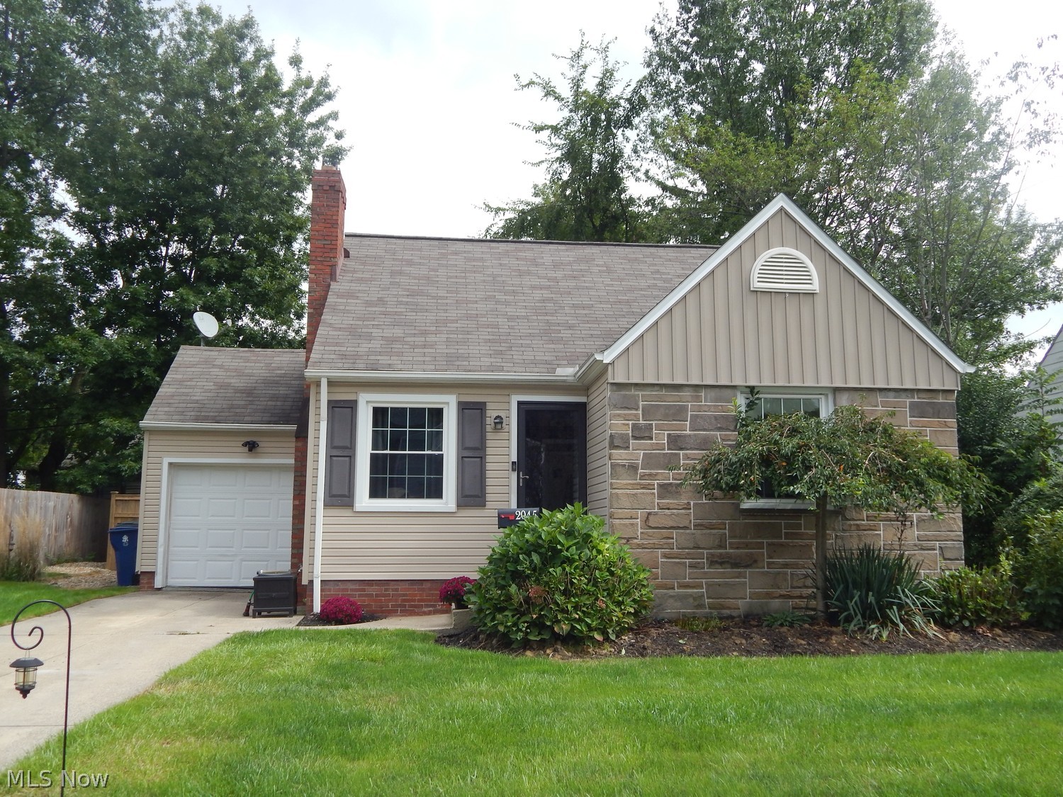 2045 Revere Road Cleveland Heights OH 44118