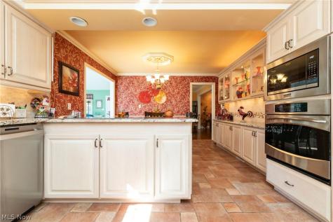 26016 Fairmount Boulevard Beachwood OH 44122