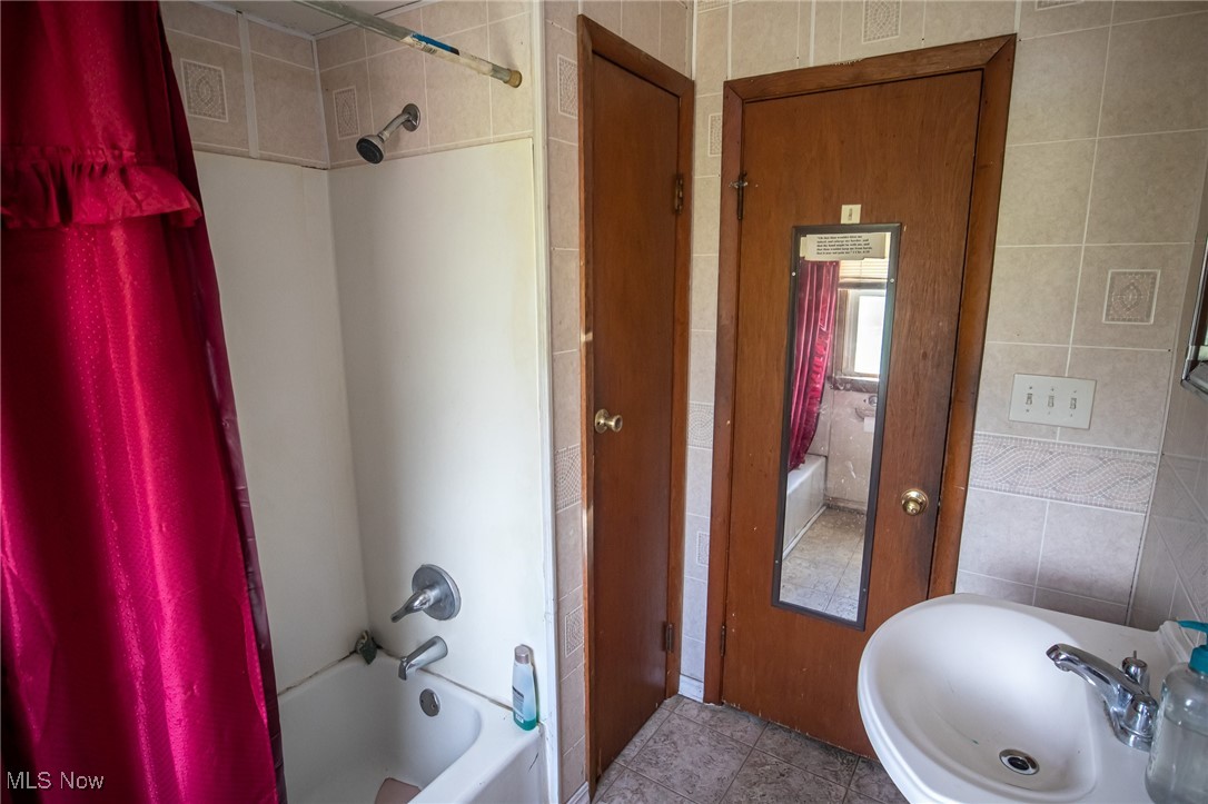 14903 Glendale Avenue Cleveland OH 44128