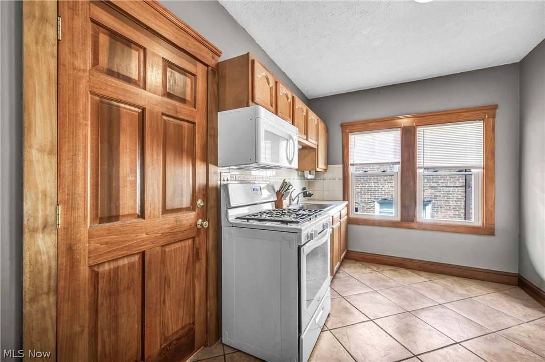 4352 W 47th Street Cleveland OH 44144