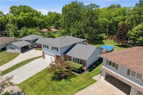 5827 Ashcroft Drive Mayfield Heights OH 44124