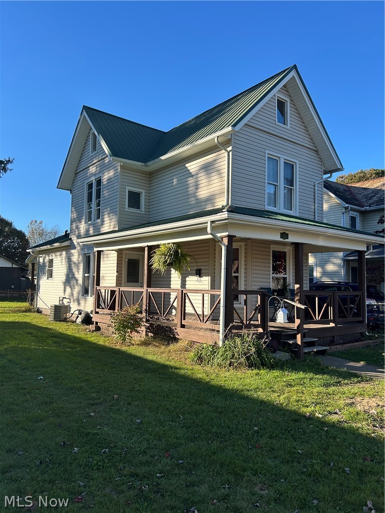 402 4th Street NW New Philadelphia OH 44663