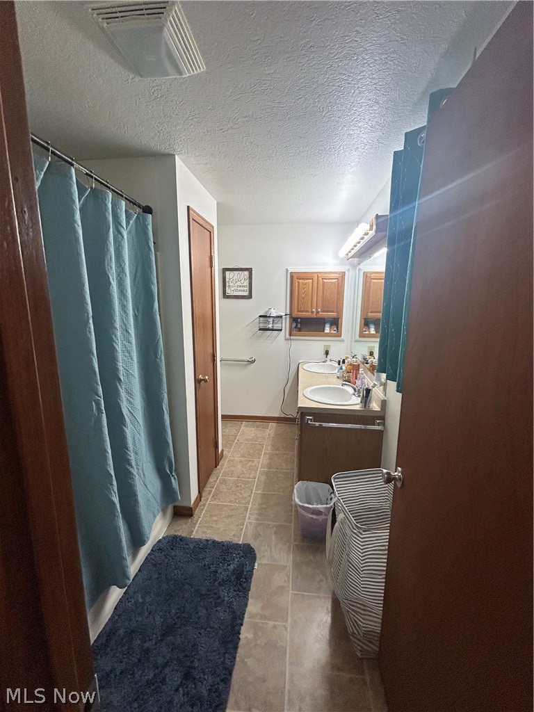 402 4th Street NW New Philadelphia OH 44663