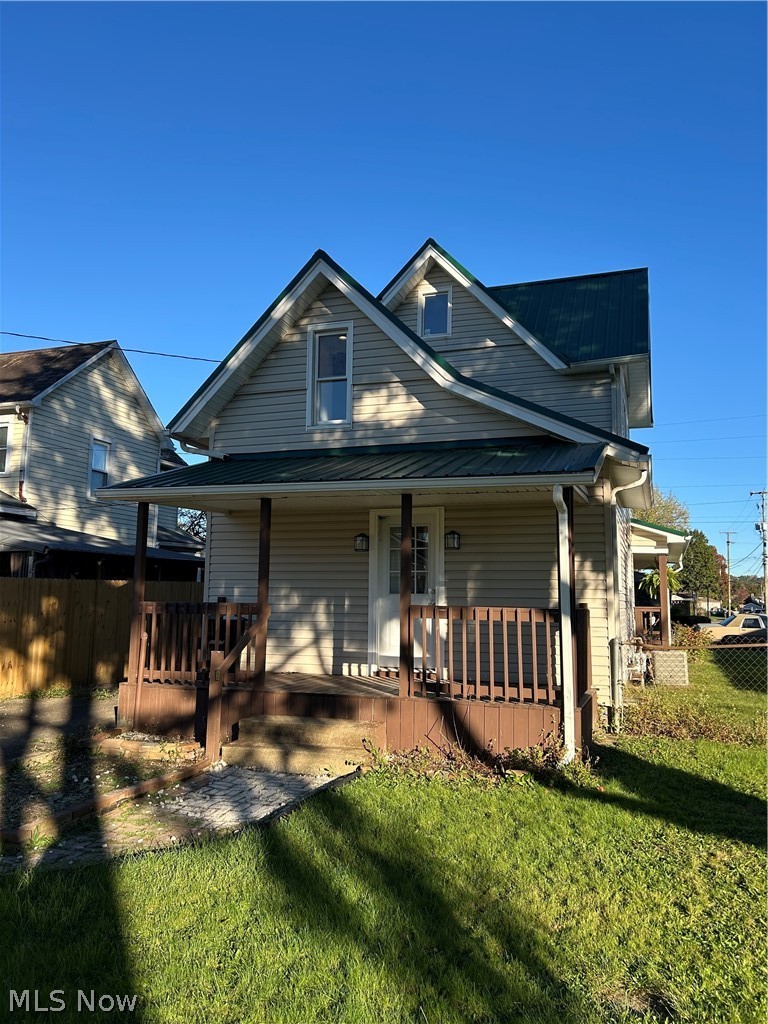 402 4th Street NW New Philadelphia OH 44663