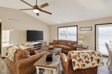 9389 Towpath Trail Seville OH 44273