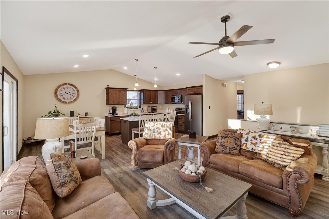 9389 Towpath Trail Seville OH 44273