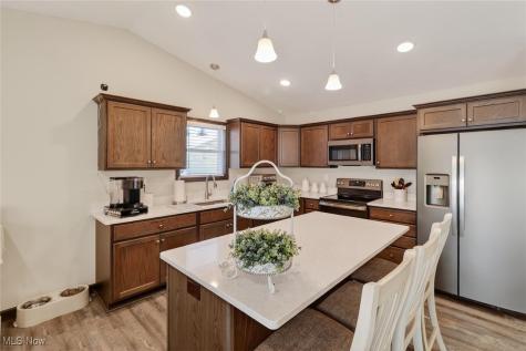 9389 Towpath Trail Seville OH 44273