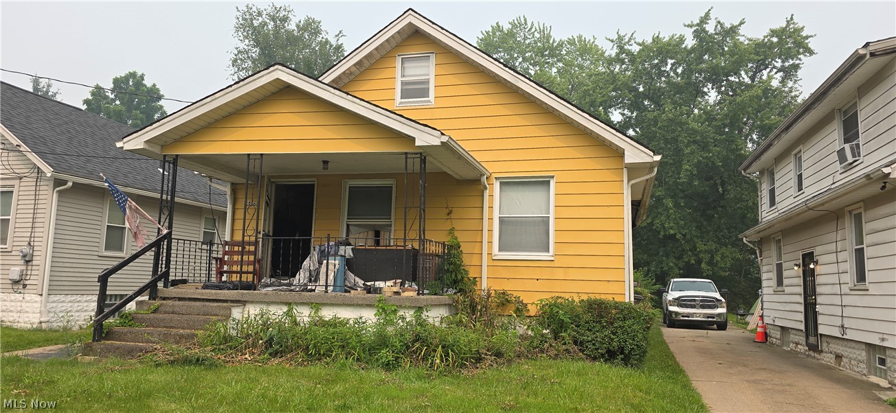869 Sunshine Avenue Youngstown OH 44505