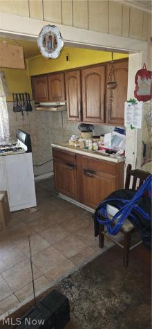 869 Sunshine Avenue Youngstown OH 44505