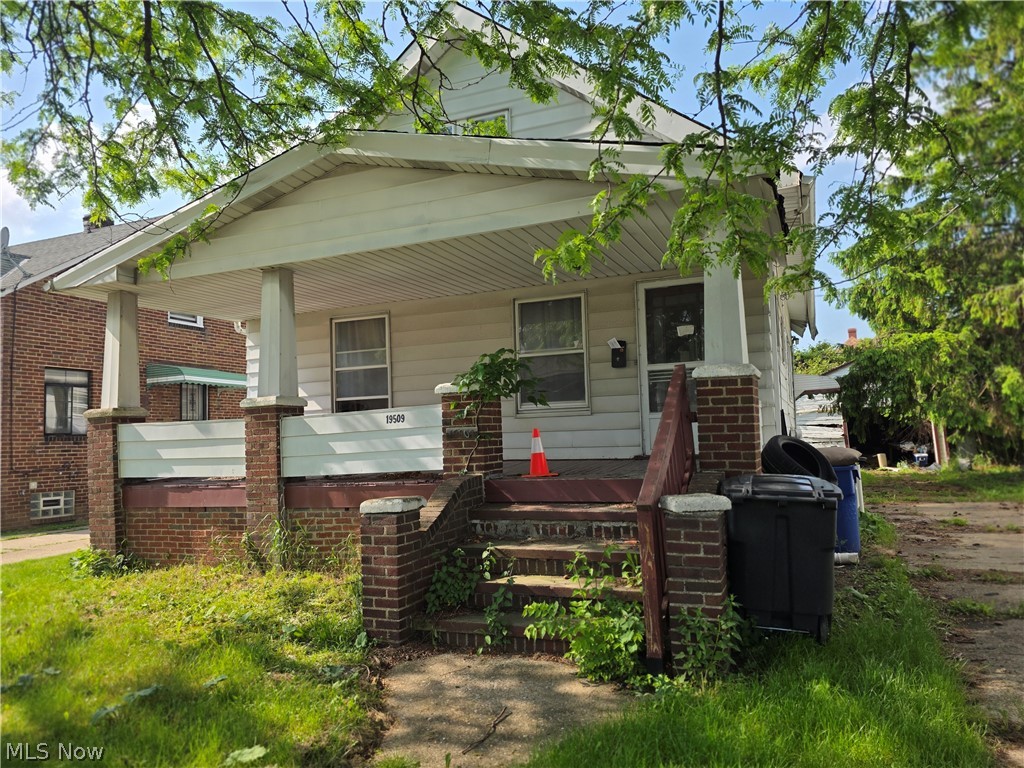 19509 Kewanee Avenue Cleveland OH 44119