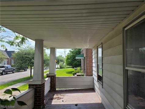 19509 Kewanee Avenue Cleveland OH 44119