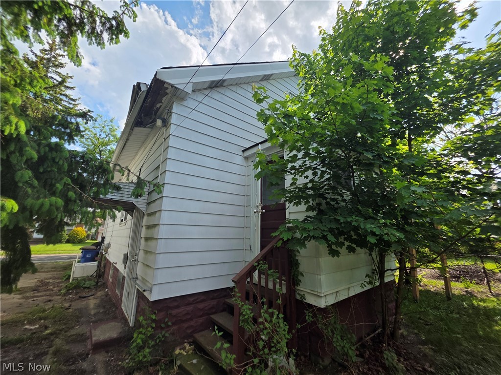 19509 Kewanee Avenue Cleveland OH 44119