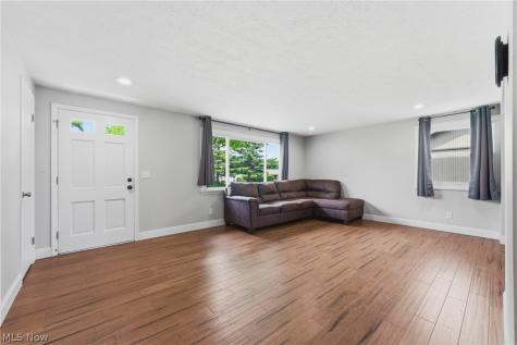 6006 Lake O Springs Avenue NW Canton OH 44718
