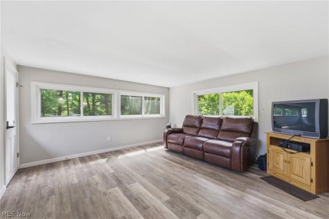 6006 Lake O Springs Avenue NW Canton OH 44718