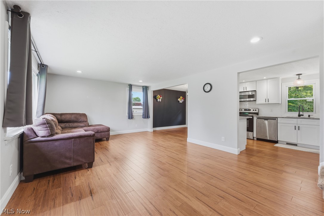 6006 Lake O Springs Avenue NW Canton OH 44718