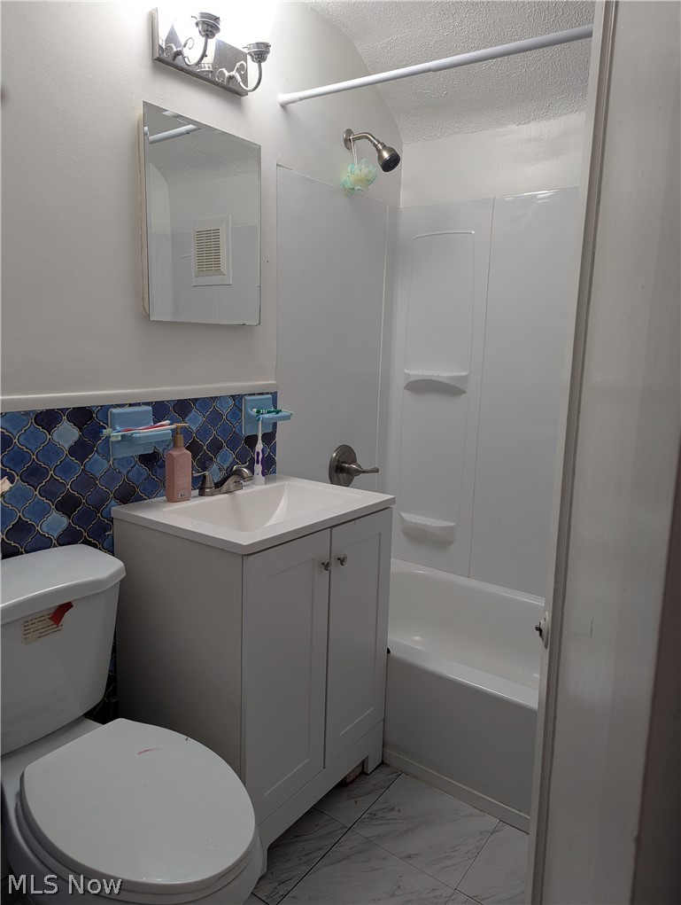 1490 E 250th Street Euclid OH 44117