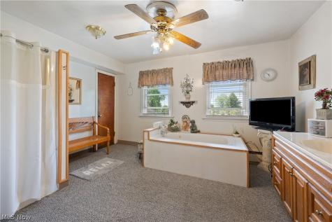 988 E Turkeyfoot Lake Road Akron OH 44312