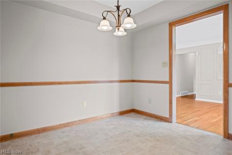 1488 Parkview Drive Seven Hills OH 44131