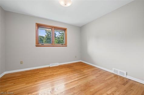 1488 Parkview Drive Seven Hills OH 44131