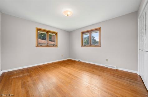 1488 Parkview Drive Seven Hills OH 44131