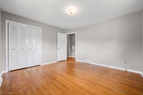 1488 Parkview Drive Seven Hills OH 44131