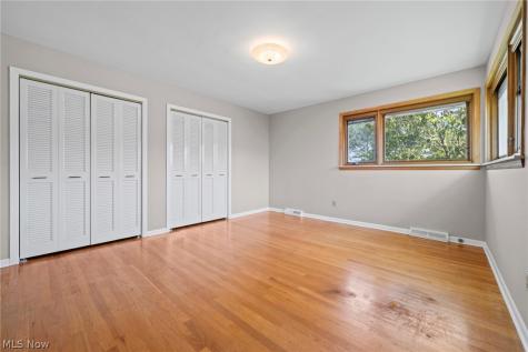 1488 Parkview Drive Seven Hills OH 44131