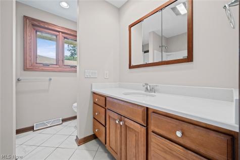 1488 Parkview Drive Seven Hills OH 44131